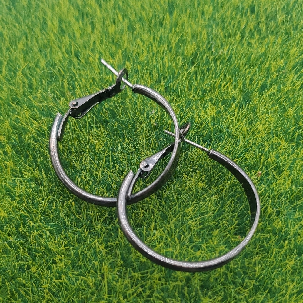 Classic Black Hoop Earrings for Women - Sleek Everyday Hoops E324